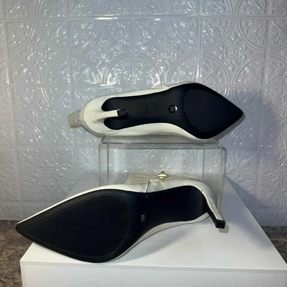 NWT I.N.C. International Concepts Women's Sarishaa Zip Booties